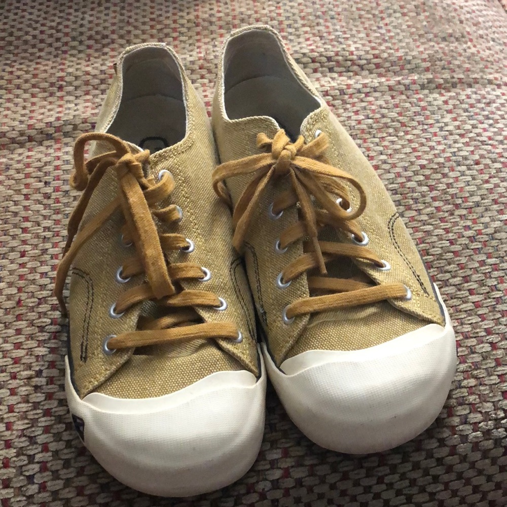 Keen tennis shoes